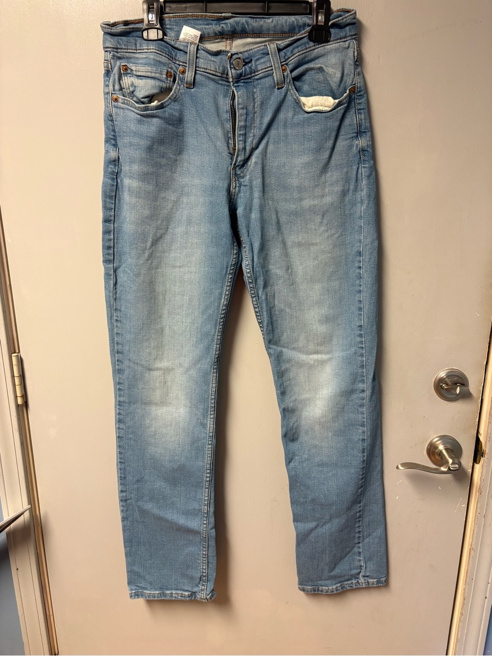 Levi’s 514 Light Wash Men’s Jeans - Classic Straight Fit. Size 32x34